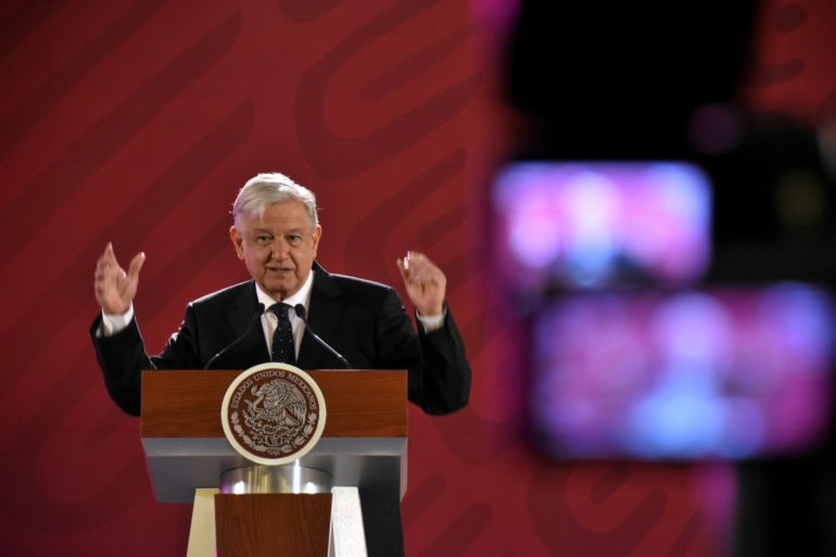 墨西哥總統羅培茲上任以來，力行節儉作風，希望一改墨國的貪腐風氣。   圖：翻攝羅培茲臉書