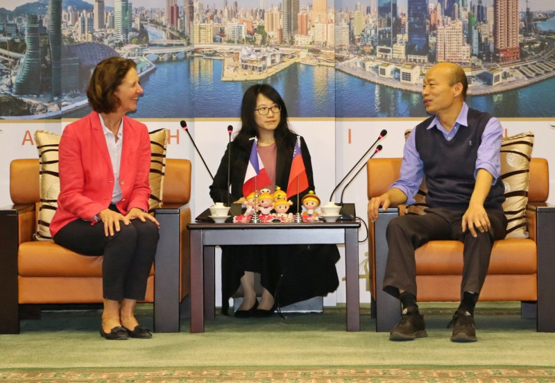 國際水協會會長Diane d'Arras(左)拜會高雄市長韓國(右）。   圖：高雄市新聞局/提供