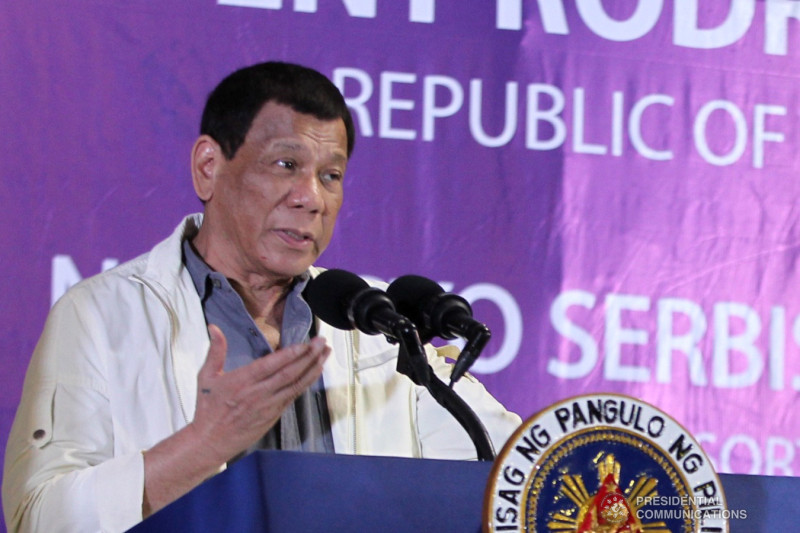 菲律賓總統杜特地9日出席馬斯巴特省活動時，人們殺掉主教。   圖：翻攝菲律賓總統府官網