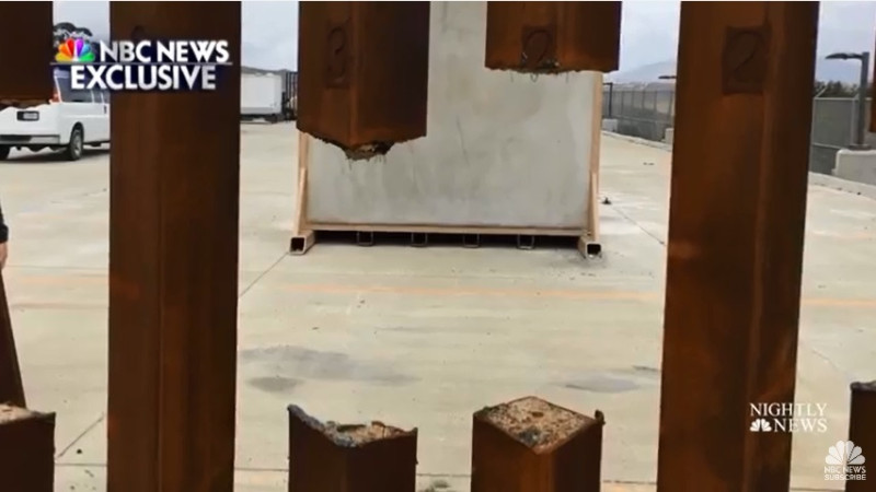 NBC獨家取得的照片顯示，只要普通鋸子就能破壞美墨邊境鋼條原型牆。   圖：翻攝NBC NEWS畫面