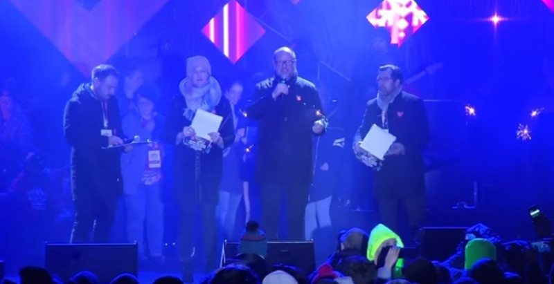 波蘭市長參加慈善活動被刺數刀情況危急。    圖: 翻攝自youtube