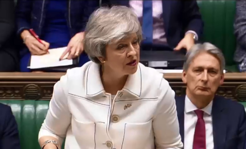 英國首相梅伊（Theresa May）在昨日的不信任案中活下來，在演說上邀請各政黨領袖一起討論脫歐議題，但提出不信任案的工黨領袖柯賓卻拒絕與梅伊會面。   圖：翻攝梅伊臉書