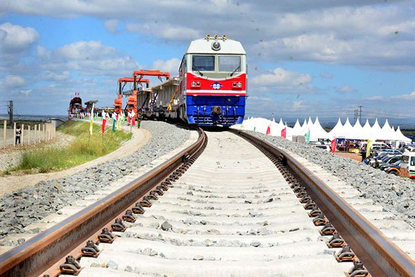 肯亞標準軌距鐵路工程建設由中國資助參與，日前合約曝光，被質疑喪權辱國。   圖：翻攝肯亞《每日國家報》/NATION MEDIA GROUP 