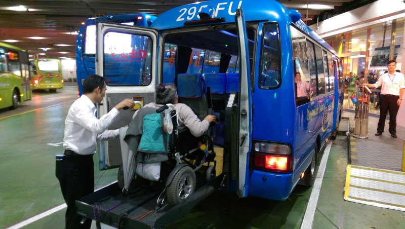 首都客運「台北－宜蘭」國道客運的「108年春節連續假期疏運方案」，可幫男女老幼及行動不便者快捷返鄉或旅遊。   圖：首都客運提供