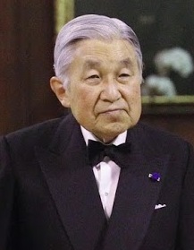 根據日本共同社報導，明仁天皇（Akihito）將皇位交接給德仁親王（Naruhito）時，所有的女性皇室家族成員禁止參加交接儀式。   圖：維基百科／擷取