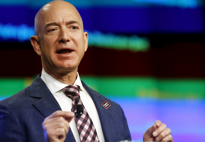 電商巨擘亞馬遜(Amazon)創辦人貝佐斯(Jeff Bezos)等富豪被爆有數年沒有繳納任何的聯邦所得稅，但拜登政府質疑這些屬於機密資訊，正調查如何洩漏出去。   圖：達志影像 /路透社資料照片