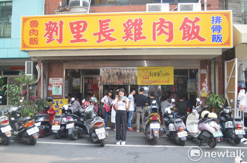 嘉義市知名的劉里長雞肉飯將進入行動支付時代。   圖：蔡坤龍/攝