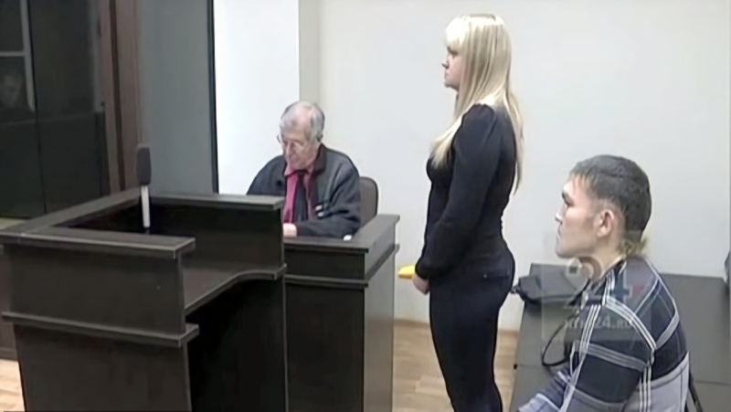 俄羅斯男子在法庭向捅自己 13 刀的女友求婚。   圖／翻攝自每日郵報