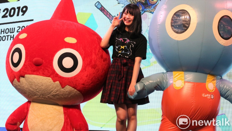 XFLAG旗下超人氣手遊《怪物彈珠》展區請來日本女團AKB48唯一一位台籍團員馬嘉伶站台。   圖：陳耀宗／攝