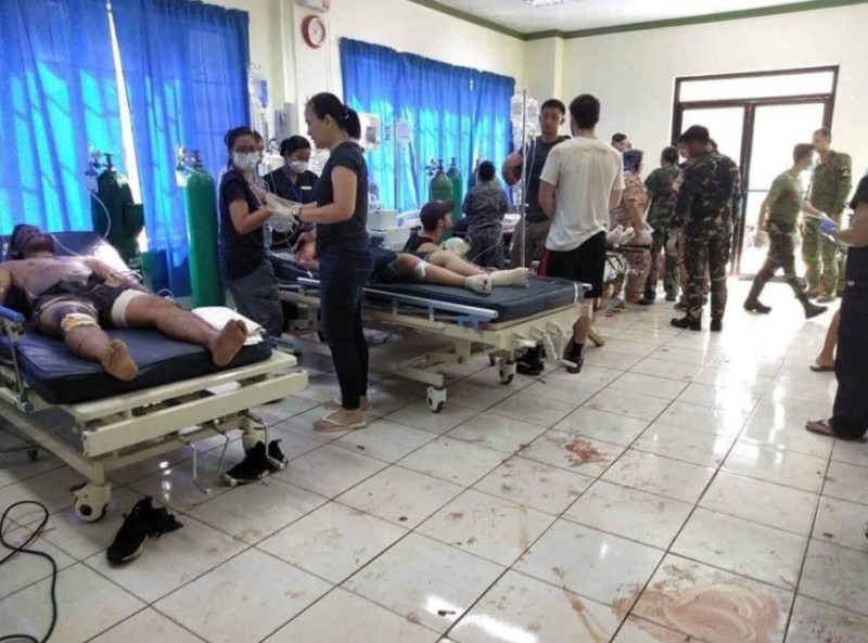 菲律賓教堂連兩起爆炸 近20死35傷   圖: 翻攝自Frances Mangosing 推特