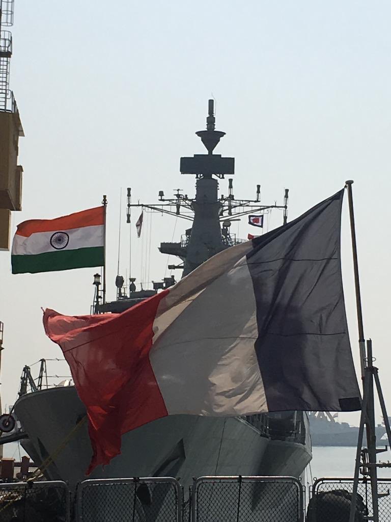 法國FNS Cassard飛彈驅逐艦停靠孟買，齊格勒表示是馬克宏政府展現加強與印度海上軍事合作決心。   圖：翻攝齊格勒推特