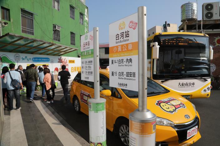 為減少城鄉差距，提供地區居民更優質的交通服務，台南市政府推出「小黃公車」新政。   圖：台南市政府/提供