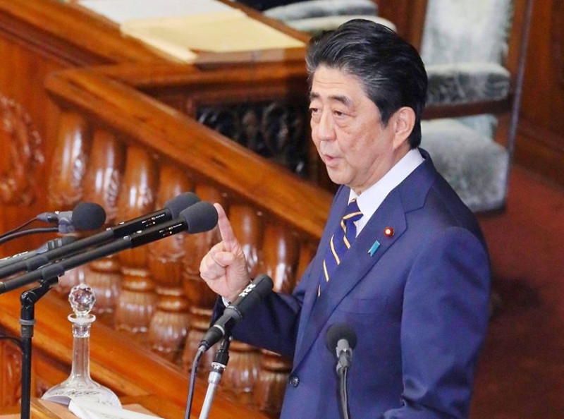 日本首相安倍晉三今（28）日在國會發表施政演說，釋出有意與金正恩會面的訊息。   圖：翻攝首相官邸臉書