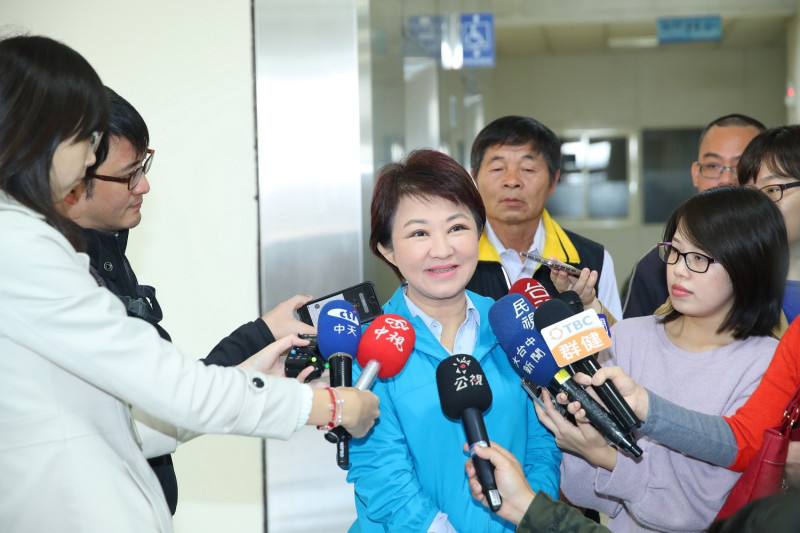 台中市長盧秀燕在昨日出訪香港後，今日在市政會議前接受媒體訪問。   圖：台中市政府/提供