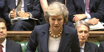 英國首相梅伊（中）29日極力說服國會議員，以表決告訴歐盟他們究竟要什麼。   圖：翻攝英國會官網