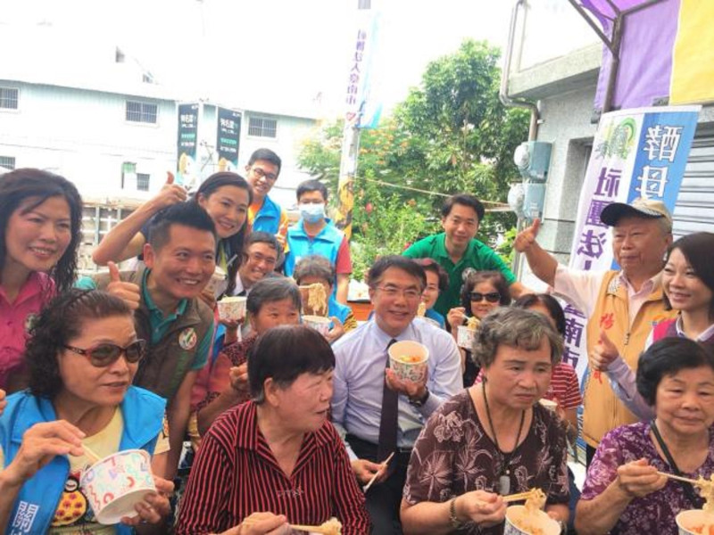 行政院將推動食物銀行，台南市長黃偉哲表示，這原是他提出的政見之一，他會全力與中央合作。   圖：台南市政府提供