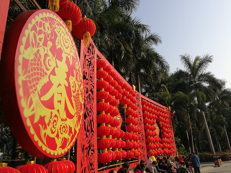 一名女網友在 PTT 「男女版」好奇詢問，過年期間正好要到男友家裡拜年，該送什麼才合長輩的胃口，貼文引發網友熱議。   示意圖／翻攝自 Pixabay