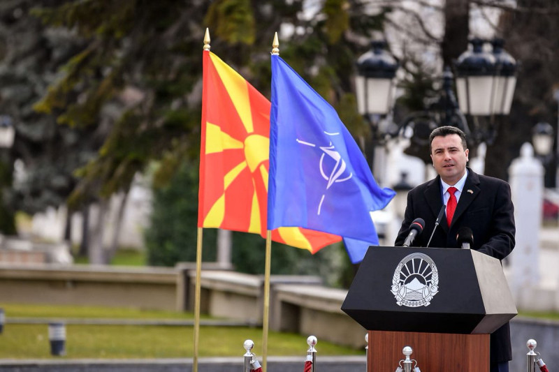 努力30年夢想成真，北馬其頓總理薩耶夫在加入北約儀式後致辭，表示國家正走在安全的道路上。   圖：翻攝自薩耶夫推特