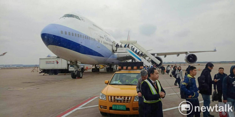 繼長榮航空宣布後，中華航空也跟進。目前航空業共有這兩家航空公司採取防疫措施。圖為中華航空公司班機。   圖 : 讀者/提供(資料照片)