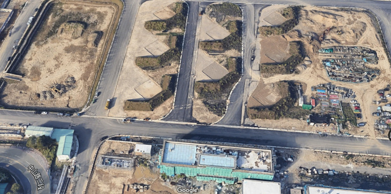 《Google地圖》3D後中部一處建構中的軍事基地。   圖：翻攝Google Map