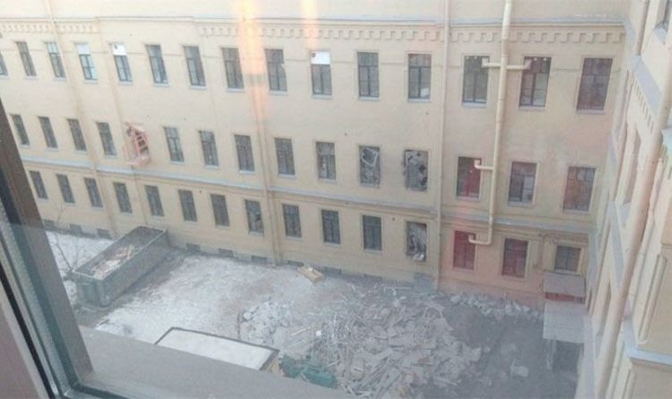 俄國聖彼得堡國立資訊科技機械與光學大學（ITMO University）發生建築物部分倒塌事故。   圖／翻攝自推特