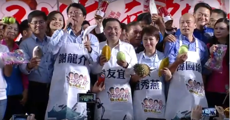 台南立委補選參選人謝龍介今日盛大舉辦造勢大會，邀請到三位新科市長「禿子、漢子、燕子」站台。   圖:翻攝自youtube。