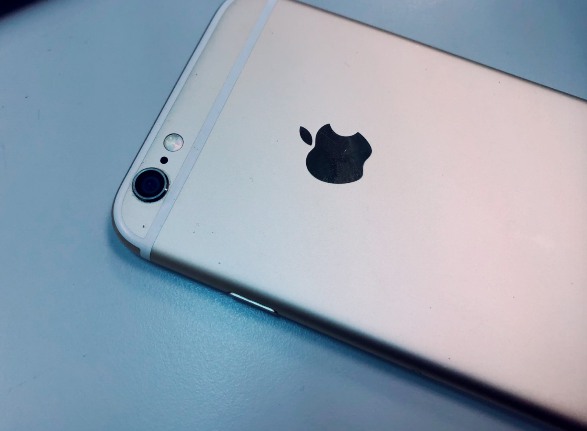 蘋果的5G iPhone推出時間將可能比競爭對手晚上一年。   圖：張嘉哲/攝