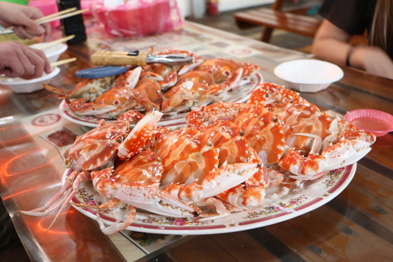 龜吼漁夫市集是萬里蟹主要產地之一，提供生鮮美味、價錢公道的萬里蟹。   圖：新北市農業局/提供
