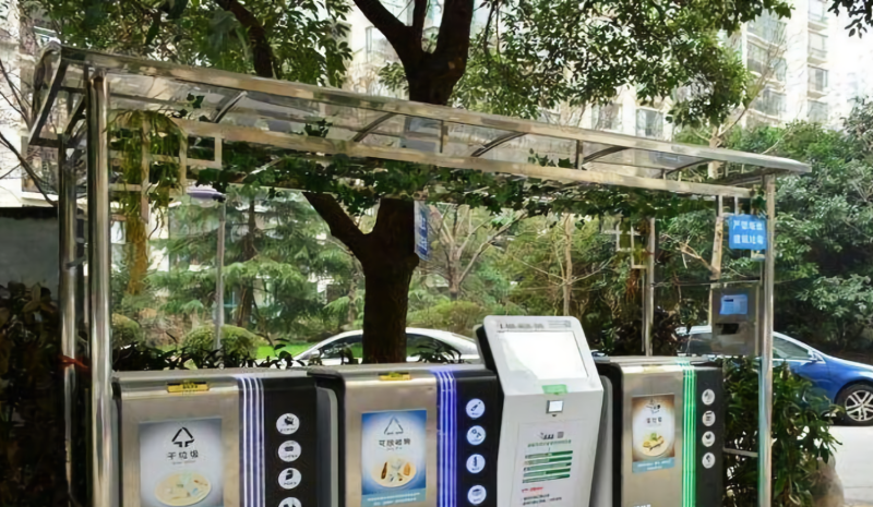 上海決定推動強制垃圾分類新制，並立法通過《上海市生活垃圾管理條例》，決定從7月1日開始施行。   圖 / 翻攝自網路