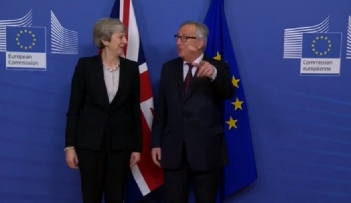 英國首相梅伊和歐盟執委會主席榮科會面，協商脫歐協議。   圖：翻攝Youtube