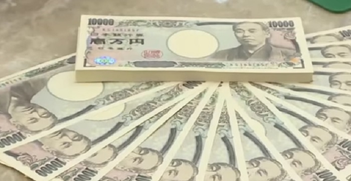 日本去年因「特殊詐欺」遭詐騙金額約356億8000萬日圓，相當於平均每天有近1億日圓（約新台幣2800萬元）的詐騙損失。   圖：翻攝Youtube