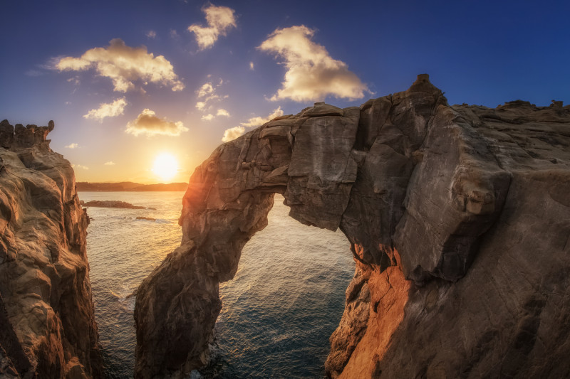 深澳周邊海域擁有許多長年受海蝕風化所形成的奇岩怪石，知名的「象鼻岩」為其中之一。   圖：新北市觀光旅遊局／提供