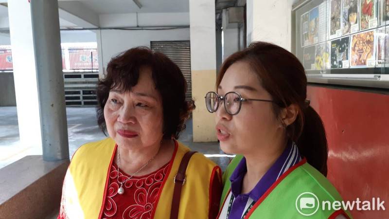 小瑜的媽媽（左）非常感謝創世基金會讓小瑜完成夢想。   圖：蔡坤龍/攝