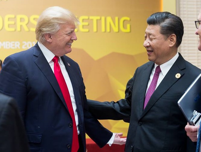 美國總統川普（左）稱與中國貿易談判有進展，將在3月再與中國領導人習近平會面。   圖：翻攝自美國白宮臉書