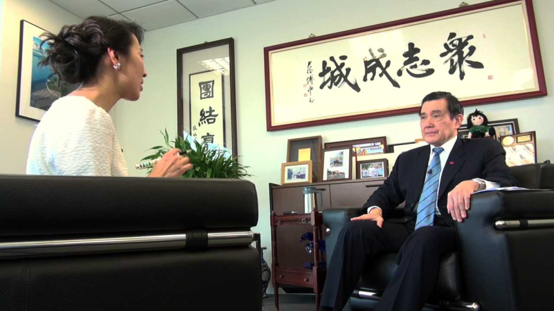 前總統馬英九接受VOA《美國之音》專訪。   圖：翻攝自美國之音中文網臉書粉絲專頁