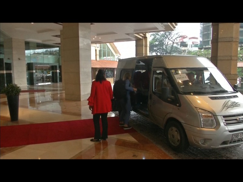 北韓方面的保鑣以及工作人員外傳正在酒店內。   圖：翻攝自Youtube