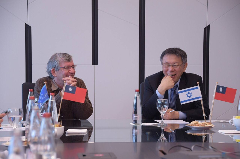 台北市長柯文哲出訪以色列的行程來到最後一天，柯文哲今（27）一早至特拉維夫證交所的演講廳進行全球市長會議。   圖：翻攝自柯文哲臉書