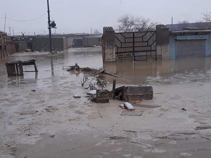 阿富汗南部坎達哈省（Kandahar）豪雨成災，毀損數以千計住宅。   固/翻攝自推特