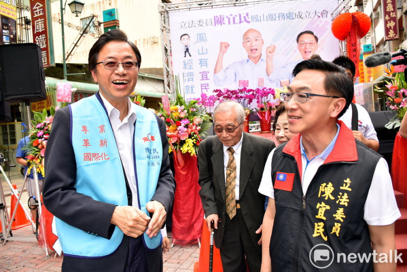 張善政(左)認為陳宜民是很有專業的立法委員。   圖：孫家銘／攝