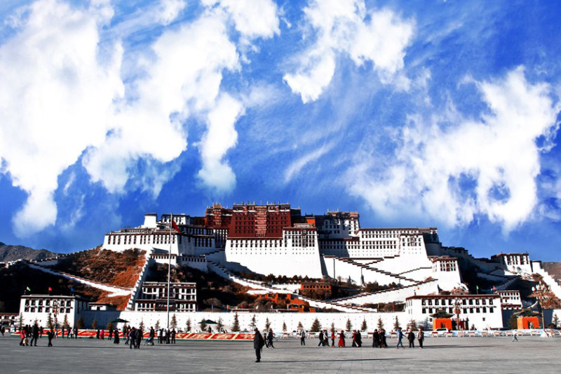 西藏自治區黨委書記吳英杰昨天辯稱，要求境外人士入藏登記，是擔心他們會缺氧。   圖 : 翻攝自xizanlvyou.org