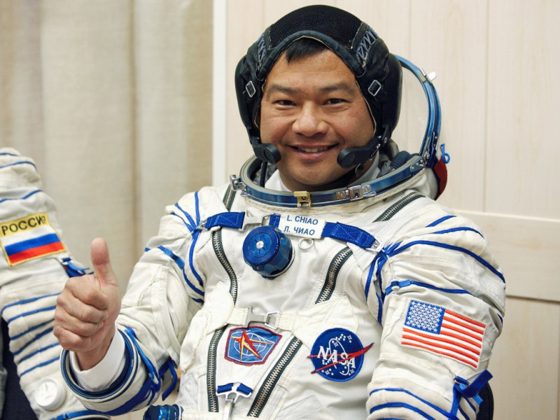 首位在太空漫步的華裔太空人焦立中， 將應邀來高雄演講。   圖：高雄市新聞局／提供