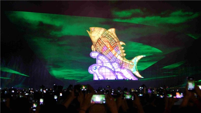 台灣燈會第30屆主燈設計以「黑鮪魚」為主角，象徵年年有餘、富貴有餘的精神。   圖：取自交通部觀光局2019台灣燈會網站