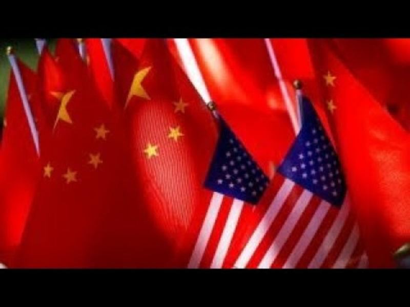 中國國際貿易談判副代表王受文今天在人大記者會上提及先前中美雙方在華盛頓磋商時，午餐吃牛肉漢堡和茄子雞丁的細節。外媒分析，這是北京在釋放樂觀訊號。   圖：翻攝自Youtube