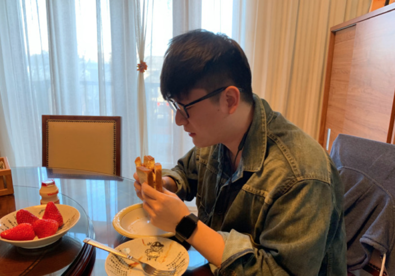 近日黃安在微博上傳兒子吃早餐的照片，表示早餐是自己親自替「貝勒爺」準備的。   圖：翻攝自黃安微博