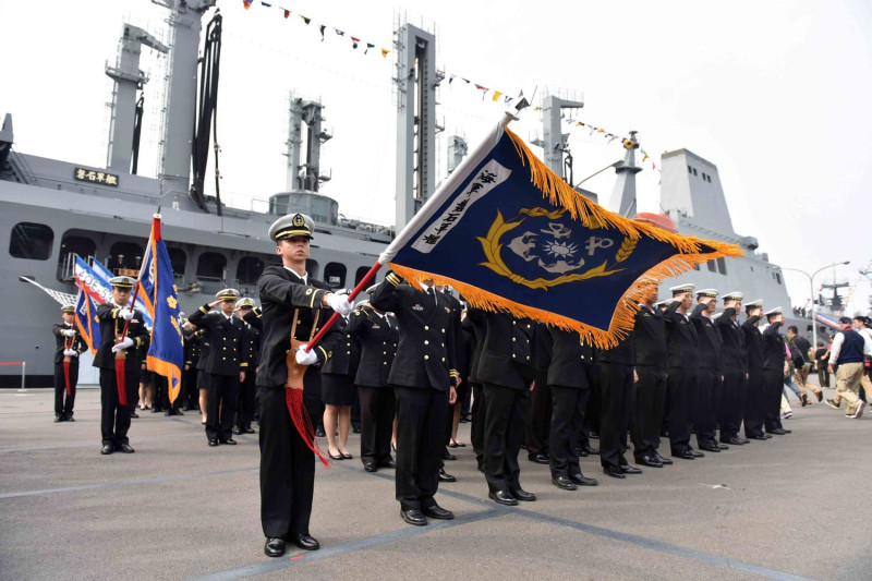海軍108年敦睦遠航訓練支隊首站靠泊高雄港新濱碼頭。   圖：高雄市政府／提供
