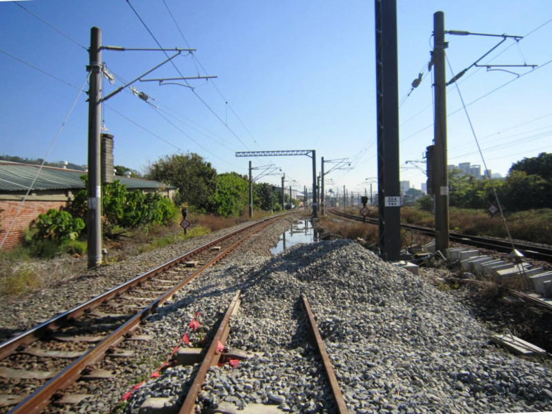因應台鐵成功追分路段鐵路雙軌化，切換期間，將有1班次停駛、2班次將延誤。   圖：台灣鐵路管理局/提供