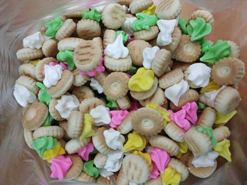 網友分享這款古早味餅乾，許多人卻叫不出它的名字。   圖／翻攝自爆廢公社