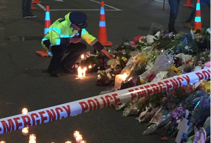 紐西蘭警方今天表示，被控上個月犯下基督城清真寺槍擊血案的澳洲籍男子塔倫（Brenton Tarrant）本週出庭，將面臨50項謀殺罪名。   圖：取自facebook.com/NZPolice