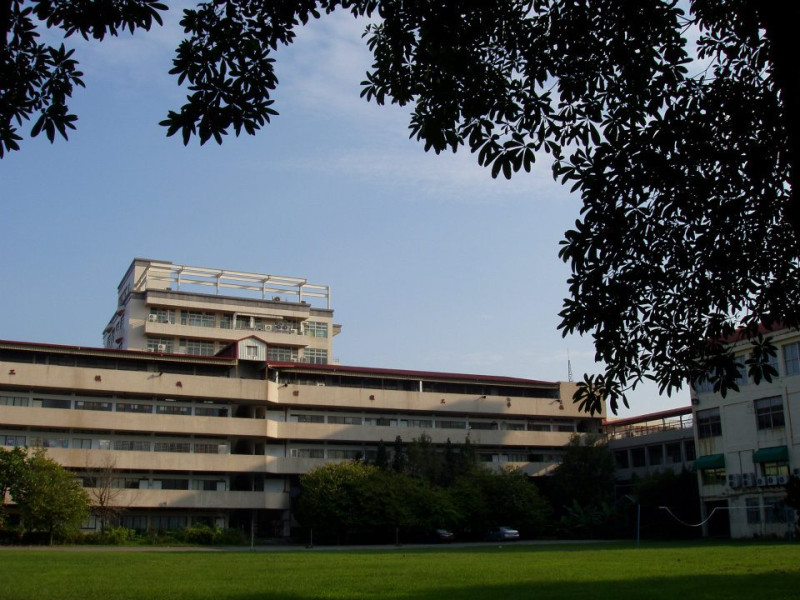 高教工會指出，屏東縣的永達技術學院已於103年8月停辦，卻仍有公共校產溢流數億元。   圖：取自永達技術學院臉書