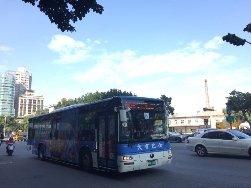 為了配合3月24日（週日）路跑活動，台北市部分路段將進行管制，預計62條公車路線受影響。   圖：閻芝霖/攝